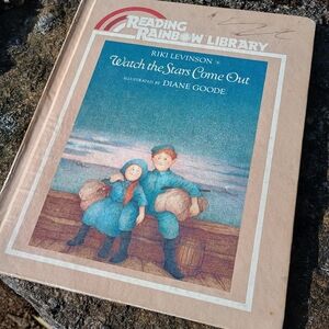 Vintage 1985 copy of "Watch the Stars Cover Out," by Riki Levinson & Diane Goode